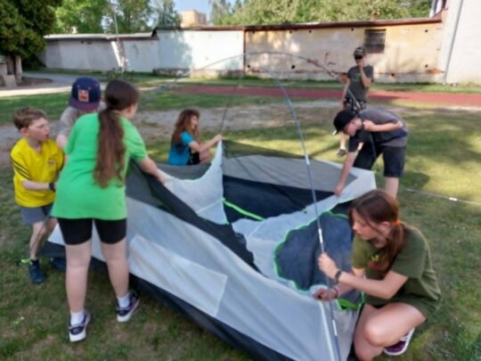 Workshop stavba stanů – projekt Pojďme do přírody - RADAMBUK | Rada dětí a mládeže Jihočeského kraje
