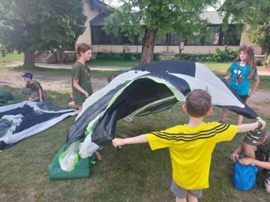 Workshop stavba stanů – projekt Pojďme do přírody - RADAMBUK | Rada dětí a mládeže Jihočeského kraje