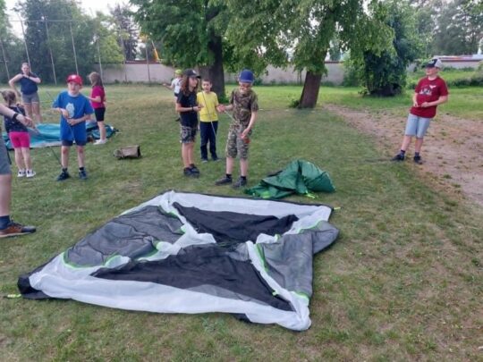 Workshop stavba stanů – projekt Pojďme do přírody - RADAMBUK | Rada dětí a mládeže Jihočeského kraje