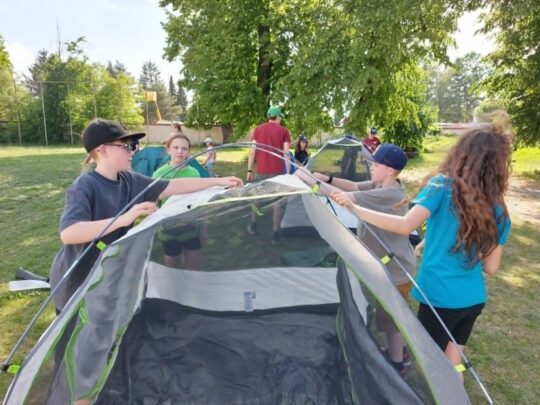 Workshop stavba stanů – projekt Pojďme do přírody - RADAMBUK | Rada dětí a mládeže Jihočeského kraje