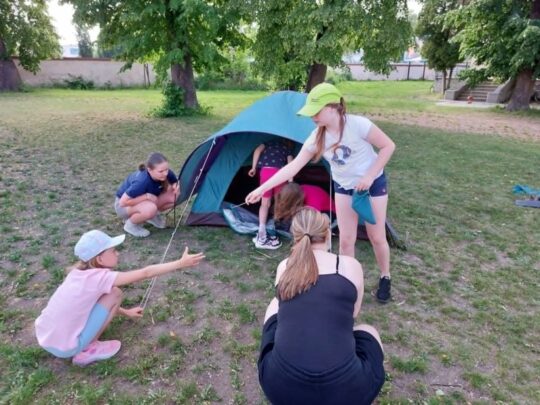 Workshop stavba stanů – projekt Pojďme do přírody - RADAMBUK | Rada dětí a mládeže Jihočeského kraje
