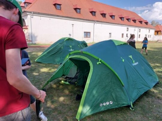 Workshop stavba stanů – projekt Pojďme do přírody - RADAMBUK | Rada dětí a mládeže Jihočeského kraje