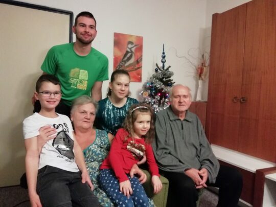 Babičko, dědečku vyprávěj – fotografická výzva RADAMBUKu - RADAMBUK | Rada dětí a mládeže Jihočeského kraje