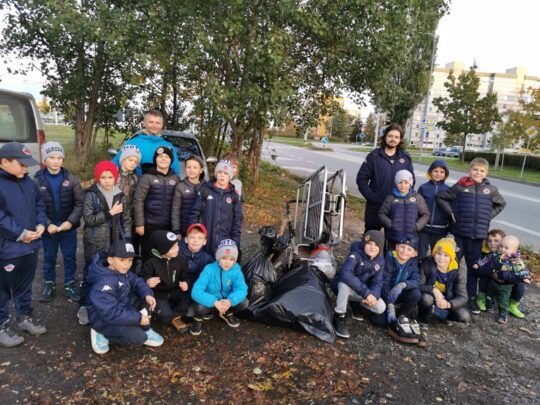 16. 10. 2024- Uklidíme Park Čtyři Dvory - RADAMBUK | Rada dětí a mládeže Jihočeského kraje